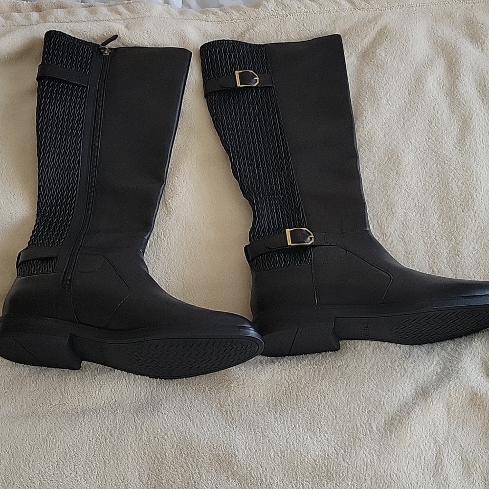 Women's black leather boots